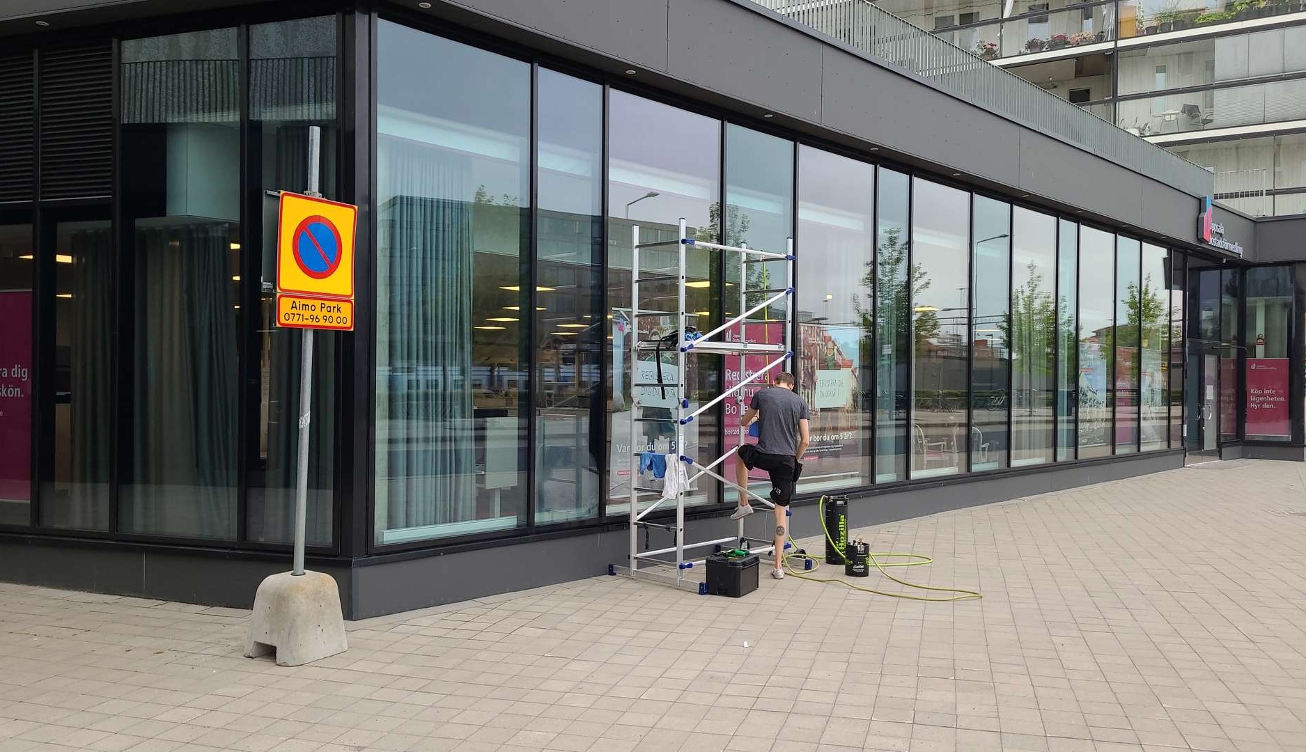 3M Prestige 70 Exterior monterad på stora glaspartier