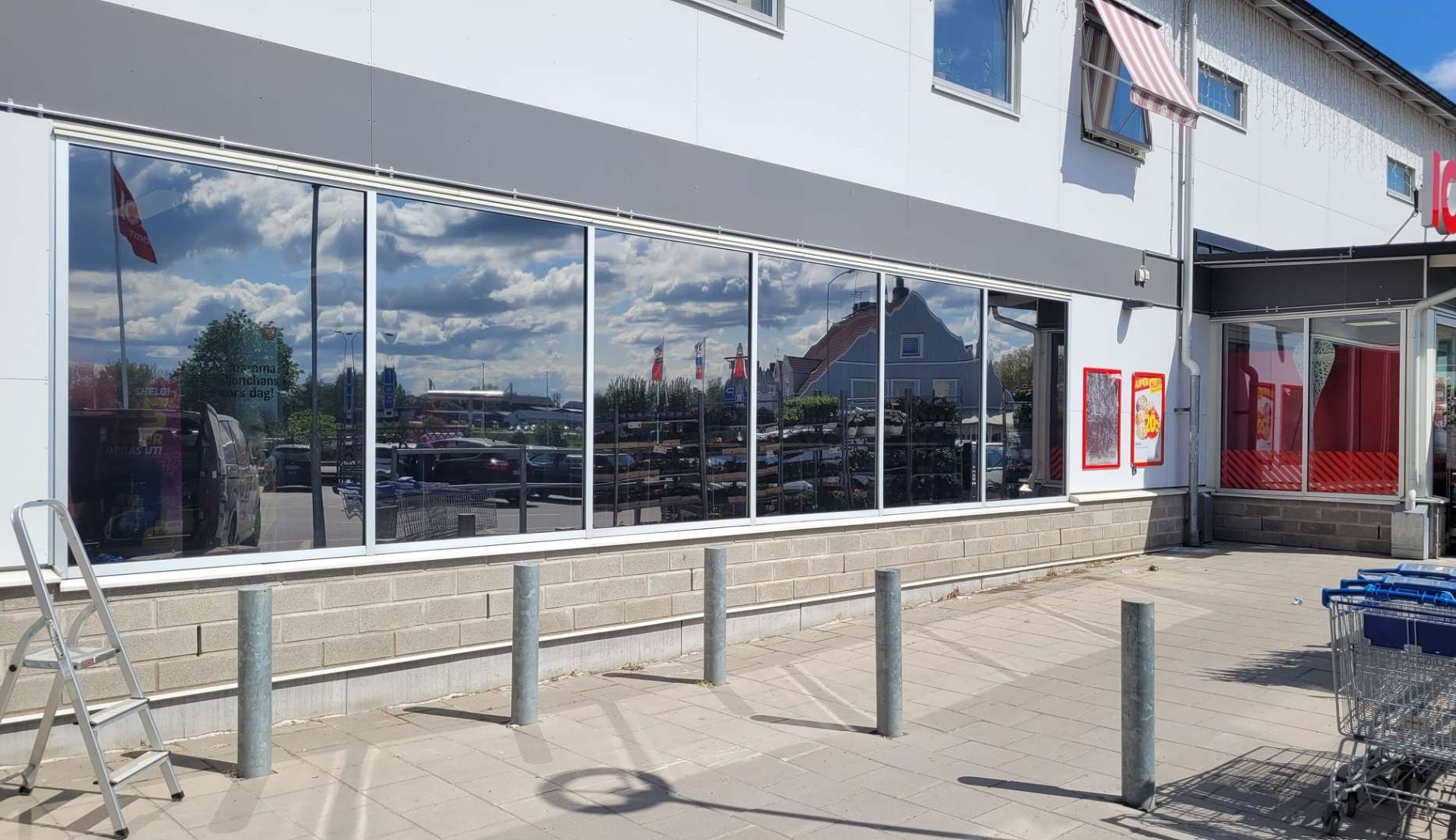 ICA-butiken i Alunda med Daylight Neutral 20 på stora glaspartier